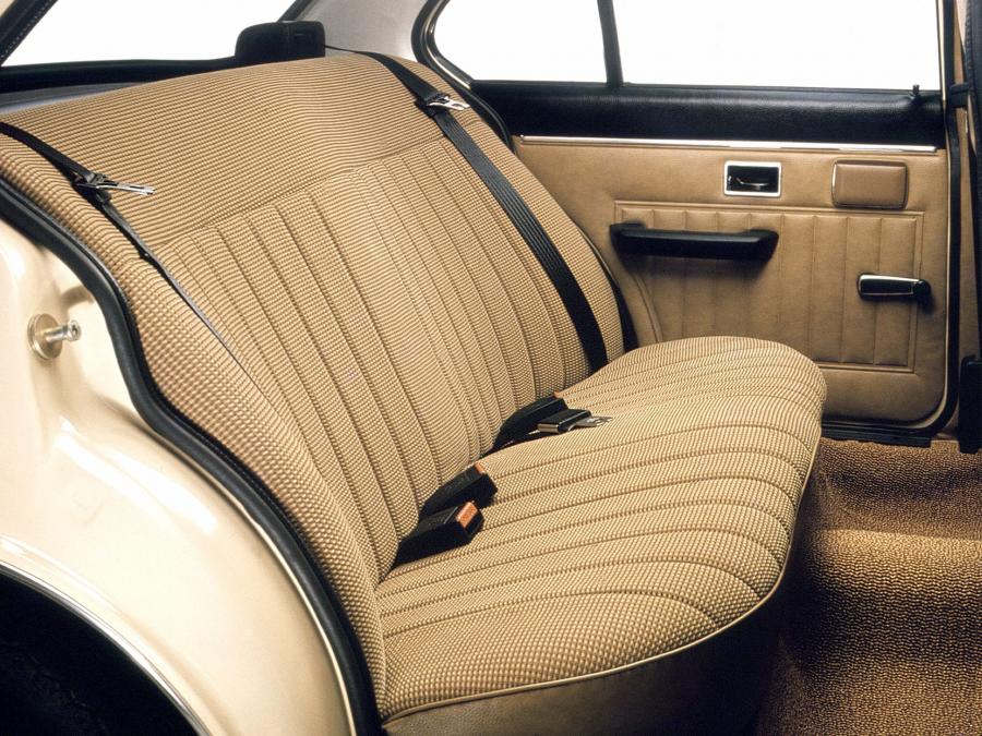 Интерьер Opel Ascona (B) 1975 года  (фото 12 из 12)